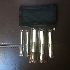 No brand makeup brush/travel kit